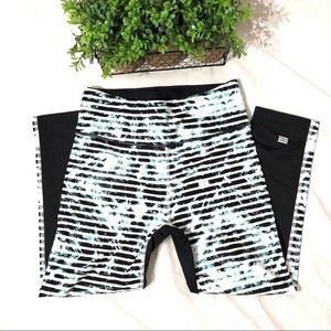 TOMMY Hilfiger Women’s Athletic Capris Small